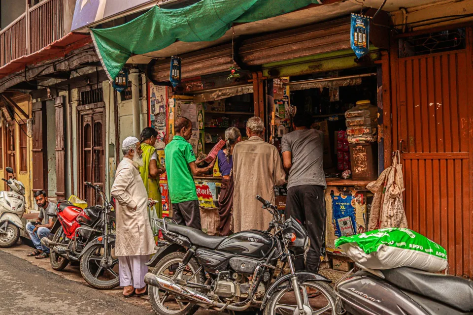 Cửa hàng đang mở cửa